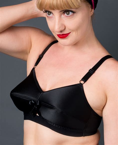 Non Wired Lightly Padded Satin Cup Bra With Contrasting Trim