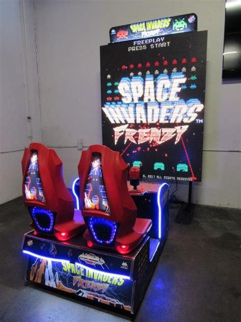 Space Invaders Frenzy Deluxe Arcade Raw Thrills