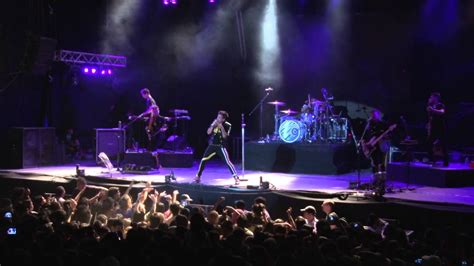 Tan biónica was a pop rock band from argentina.the group was formed in 2002 in buenos aires by vocalist santiago chano moreno charpentier, his younger brother gonzalo bambi moreno charpentier, sebastián seoane (guitar), and diego lichtenstein (drums). Tan Bionica - Ella - Fiesta Esquel - JFS Filmaciones - YouTube