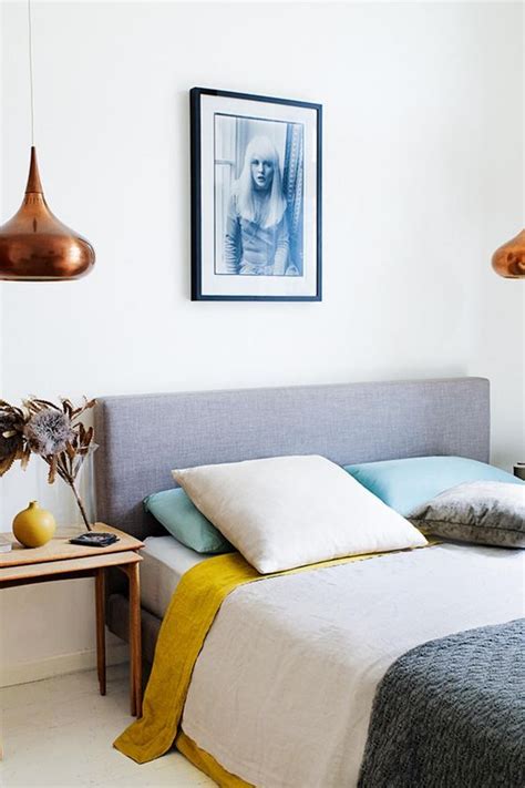 Somewhere between minimalist elegance and personal expression, it's a beautiful addition. 33 Bedroom Pendant Lamp Ideas That Inspire - DigsDigs