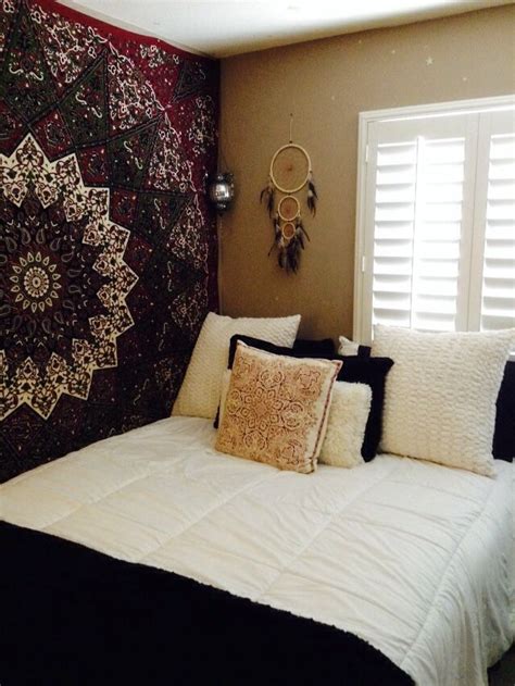Tapestry is fabric decoration to your place. 16 Bedroom Decorating Idea With Tapestries | Royal Furnish