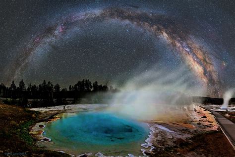 Amazing Photo Of The Milky Way Over Yellowstones Alien Hot Springs