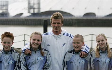 Find the perfect harry kane david beckham stock photos and editorial news pictures from getty images. (Image) David Beckham Meets An 11-Year-Old Harry Kane ...
