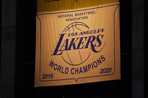 Nba Lakers Unveils 2019 20 Championship Banner Bleachers News