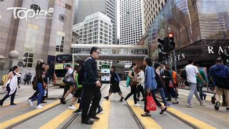 The site owner hides the web page description. 港人CV失實達18%成亞洲之冠 8大行業僱主著重求職者信貸紀錄 - 香港經濟日報 - TOPick - 職場 - D180827
