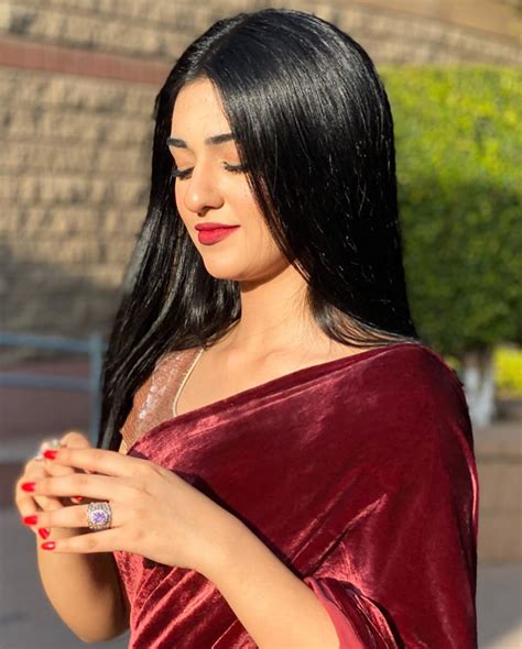 beautiful sarah khan latest pictures in saree from her upcoming drama reviewit pk