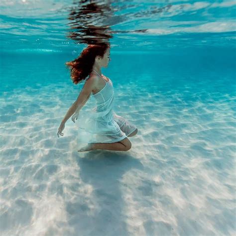 This Girl Is Modeling Clothes Underwater The Results Are More Than Breathtaking Dose Your