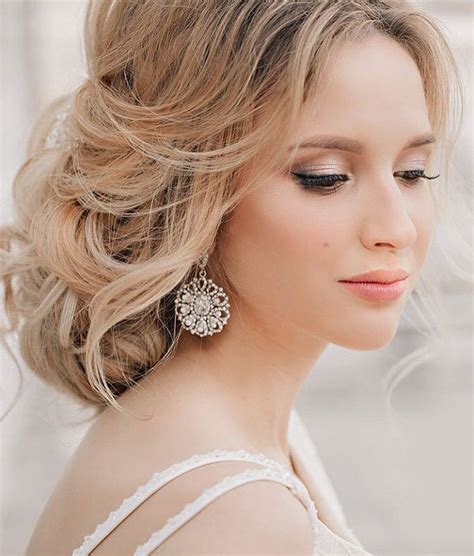 Pretty Bridal Make Up And Bridal Hairstyle Perfect For Every Season
