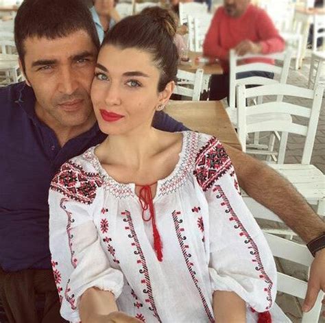 Sen kötü olsanda bize güzel görünüyorsun aslihan güner. Aslihan Guner♥ Just smile. Pinterest: @Sumaya♥ | Güzel ...
