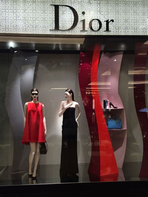 Retail Window Display Dior At Moe Dubai Large Shapes Christmas Window