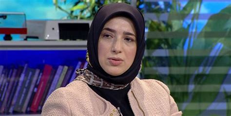 Adalet bakanlığı, ak parti grup başkanvekili özlem zengin'e yönelik sosyal medyadan hakaret içerikli paylaşımda bulunan avukat ve ara bulucu mert yaşar hakkında disiplin soruşturması başlattı. AK Partili Özlem Zengin'e hakaret eden şahıs gözaltına ...