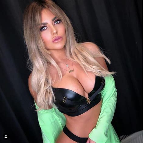 Love Islands Megan Barton Hanson Gushes Over Tommy Fury In X Rated