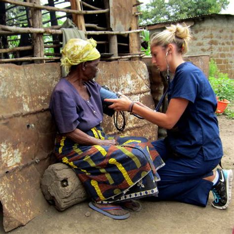 What Does a Travel Nurse Do? ~ Nursing Art