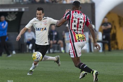 Com 29 minutos, welington cruzou para o centroavante, que driblou o goleiro com. Corinthians tem clássico decisivo contra São Paulo; veja o ...