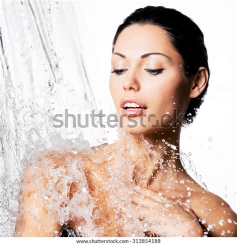 beautiful naked woman wet body splashes photo de stock modifiable 313854188