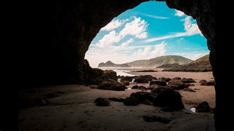 Beautiful Caves At Bethells Beach New Zealand Travel
