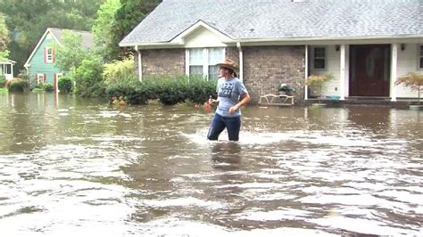 Summerville Neighborhoods Residents Watch Rivers Floodwater Fill