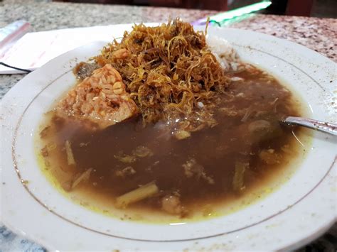 There are many menu choices, rawon empal suwir, rawon krengsengan. Rawon Pak Pangat Wonokromo, Gayungan, Surabaya - Lengkap ...