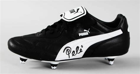 Brazilian Soccer Superstar Pelé Hand Signed Puma Cleat Boot Photo