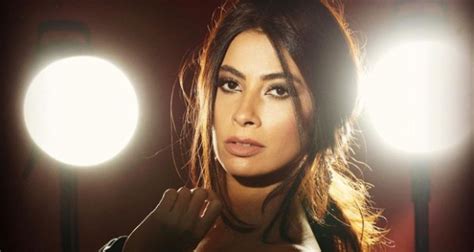 مشاهير ونجوم مغنية مصرية تتهم روبي بسرقة أغنيتها الجديدة