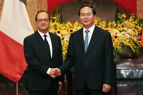 Chủ tịch nước việt nam có thể là: Hình ảnh Chủ tịch nước đón Tổng thống Pháp tại Phủ Chủ tịch