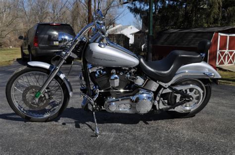 Deuces is a low budget movie with very promising story that keeps the attention with the duplication mystery but the development is weak and the conclusion is a great. 2001 Harley-Davidson Softail FXSTD Deuce