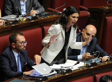 Lex Deputata M5s Giulia Sarti Entra Nello Staff Di Lepore