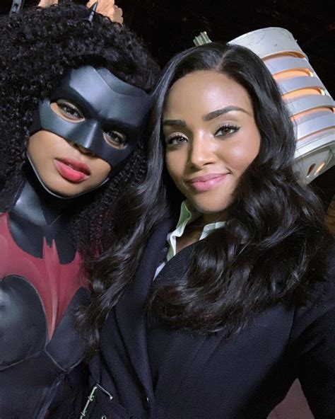 More Batwoman Set Pictures With Javicia Leslie And Meagan Tandy Maskripper Org