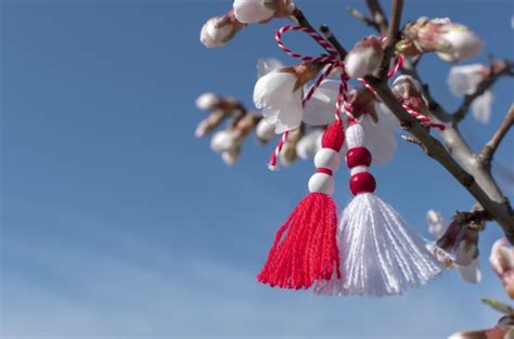 Legenda martisorului este veche si frumoasa, de aceea va invitam sa o povestiti micutilor, cu ocazia venirii primaverii,martie,martisor,legenda martisorului,ghiocel. Legenda martisorului | DivaHair.ro
