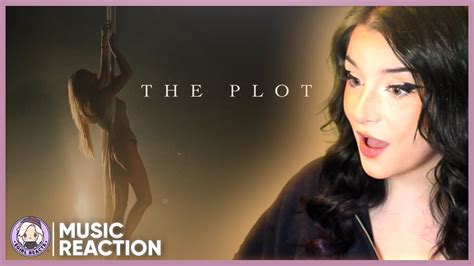 e girl reacts│the plot in you feel nothing│music reaction youtube