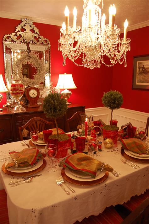 Christmas Table Setting Tablescape with Topiary Centerpiece