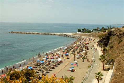 Acuario, tiene uso de piscina comunitaria, zona ajardinada. Apartamentos en Benalmádena baratos junto a la playa