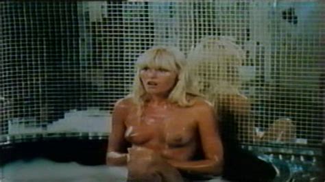Ursula Buchfellner desnuda en Sexo Caníbal