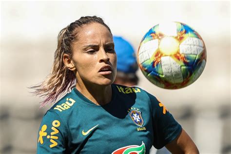 Equipe brasileira venceu a polônia na final por 4 x 0. Seleção Feminina: Mônica define momento especial na ...