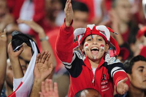 نجح منتخب مصر في التأهل لنهائيات كأس العالم 1990 للمرة الأولى منذ عام 1934 والثانية في تاريخه بقيادة نجم الأهلي في الخمسينيات ومدربه السابق محمود الجوهري، وتكونت نصف قائمة الفريق المسافر إلي. ماتش مصر - tacteec