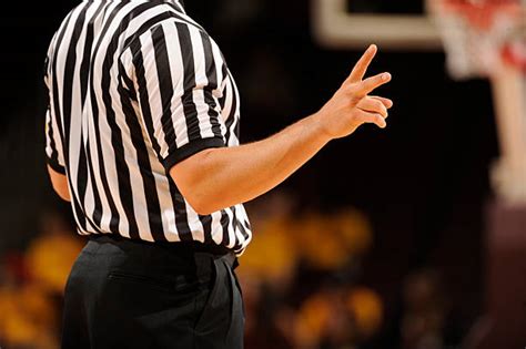 90 Basketball Referee Hand Signals Stock Photos Pictures And Royalty