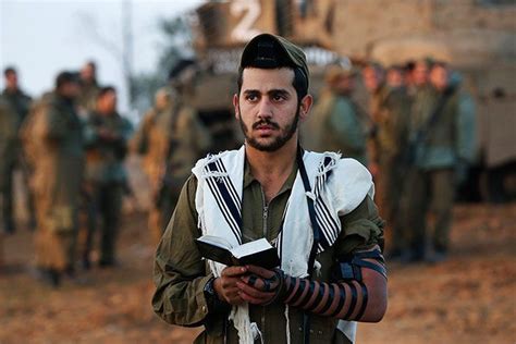 Always Pray For The Peace Of Israel Israeli Soldier Praying In The