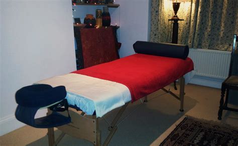 professional massage by male massage therapist deep tissue massage and holistic massage in