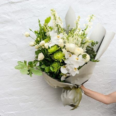 What flowers should you send for sympathy. Sending Sympathy Flowers - Where to Send Them