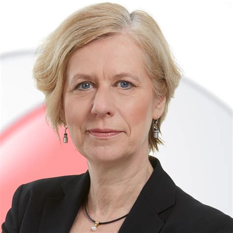 Ti sei presa delle fantastiche libertà non premeditate. Barbara Schnieder - Personal Assistant - Vodafone Global ...