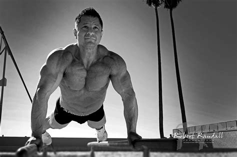Fitness Photo Shoot With Competitive Bodybuilder At Muscle Beach In