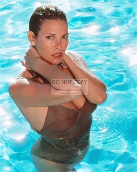 Raquel Welch Actress And Sex Symbol Pin Up X Publicity Photo Zy