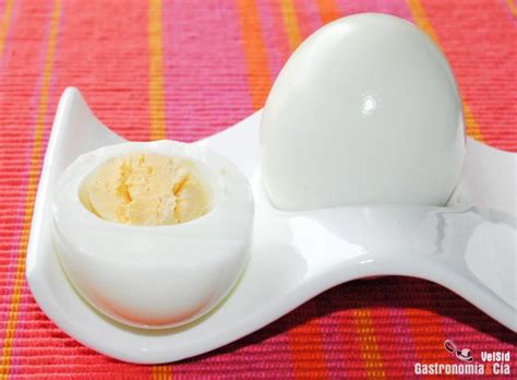 Como hacer huevos duros perfectos, sin esa aureola verde alrededor de la yema. Cómo hacer un huevo duro en el horno