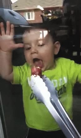 To gif or not to gif? Babies prove GIF - Find on GIFER