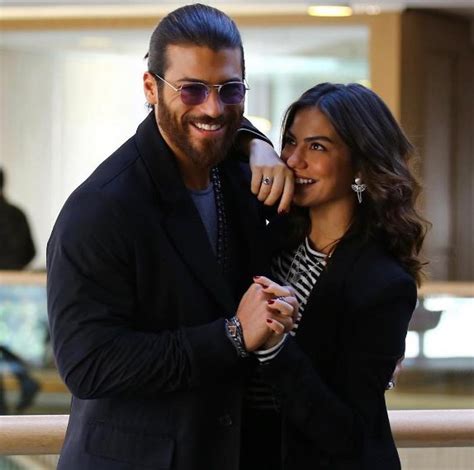 Dolunay, kuş, kalaşlar hakkında daha fazla fikir görün. Le foto di Can Yaman e Demet Özdemir
