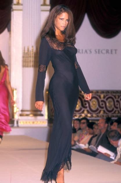 Women Of The 90s Victoria Secret Fashion Show Fashion Fashion Show