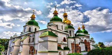 Città invasa da scarafaggi giganti mai visti da quelle parti. Un viaggio in Ucraina tra pittoresche città, da Kiev a ...