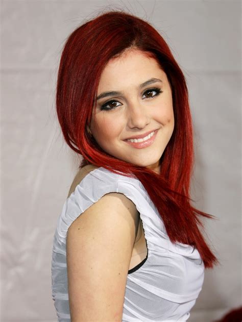Ariana Grandes Hairstyles See The Singers Different Looks