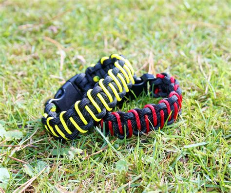Learn how to braid with this page! Easy Paracord Bracelet - Advanced Cobra | Paracord, Paracord bracelets, Paracord braids