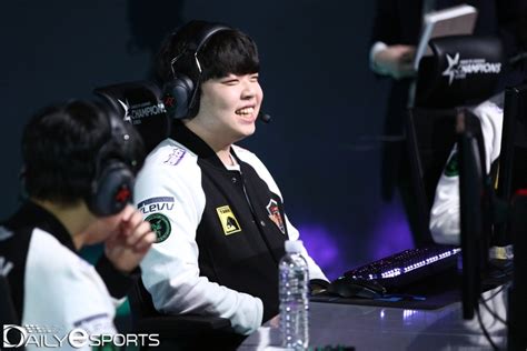 롤챔스 Skt 클리드 김태민 900점으로 공동 3위mvp 순위 네이트 스포츠